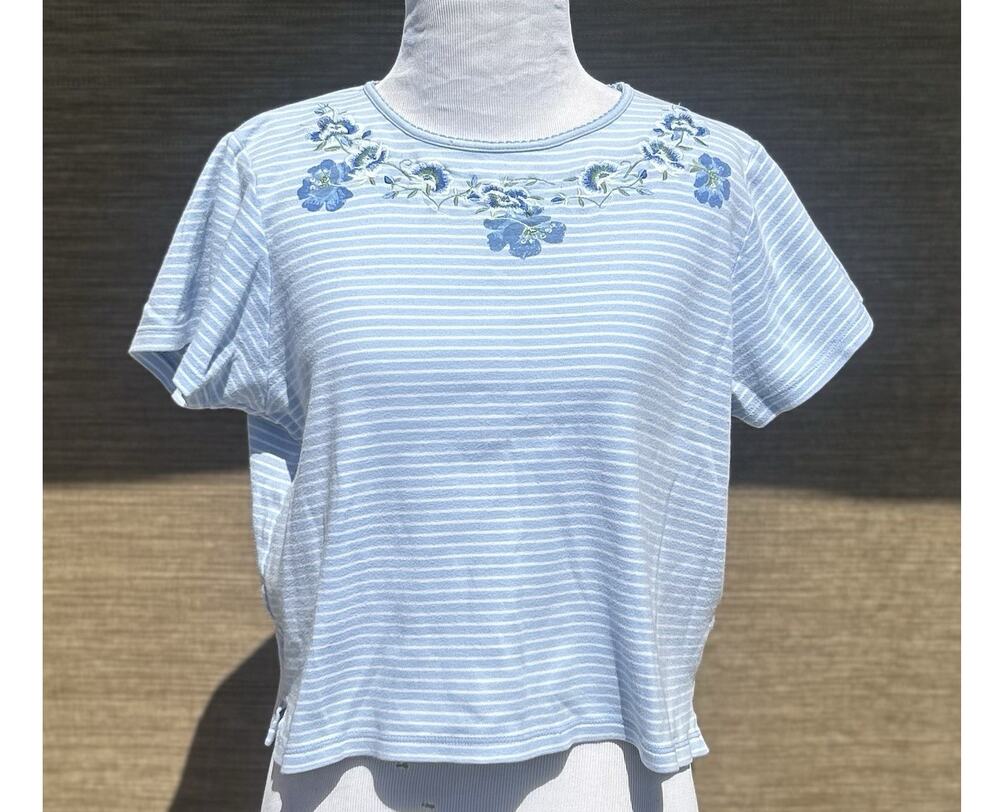 Sarah Bentley Petite Medium Floral Embroidered Cottagecore Crop Top Blue